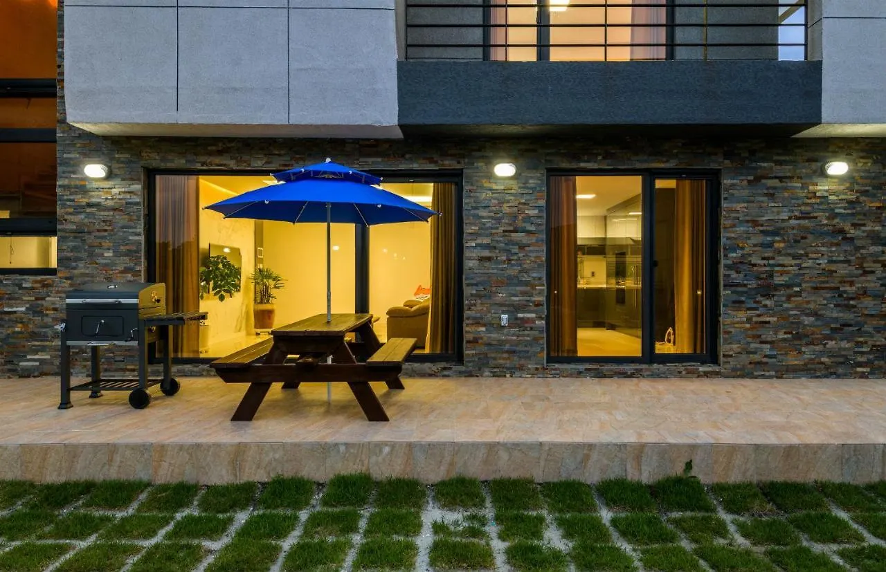 Apartamento Chandelier Pension Jeju