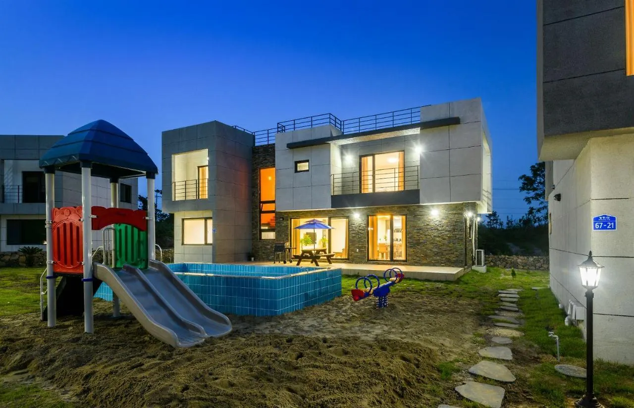 Apartamento Chandelier Pension Jeju