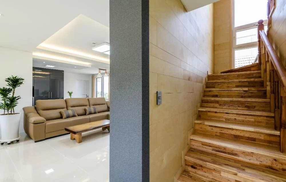 Chandelier Pension Jeju Corea del Sur