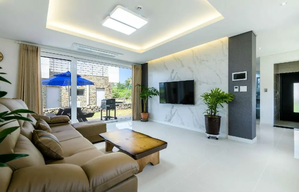 Apartamento Chandelier Pension Jeju